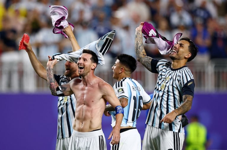 el-festejo-de-la-seleccion-argentina-despues-del-triunfo-ante-suizo-reutersagustin-marcarian-D3V3KNESGAF5EWXC5L7AXVE3II.jpg