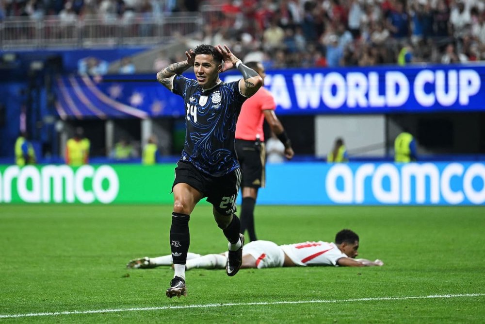 enzo-fernandez-marco-el-gol-argentino-ante-V4ZAPIAMRZD3DAPIB7ZURUXD4Y.jpg